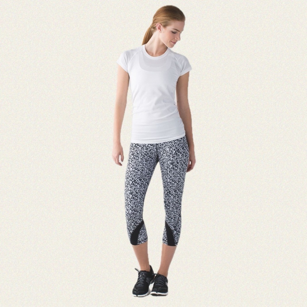 Lululemon Run: Inspire Crop II *All Full-On Luxtreme - Picture 1 of 10